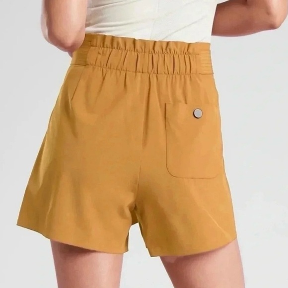 Athleta Skyline II Paperbag Waist Pleated Belted Shorts Size 8 Tuscan Gold - Picture 2 of 9